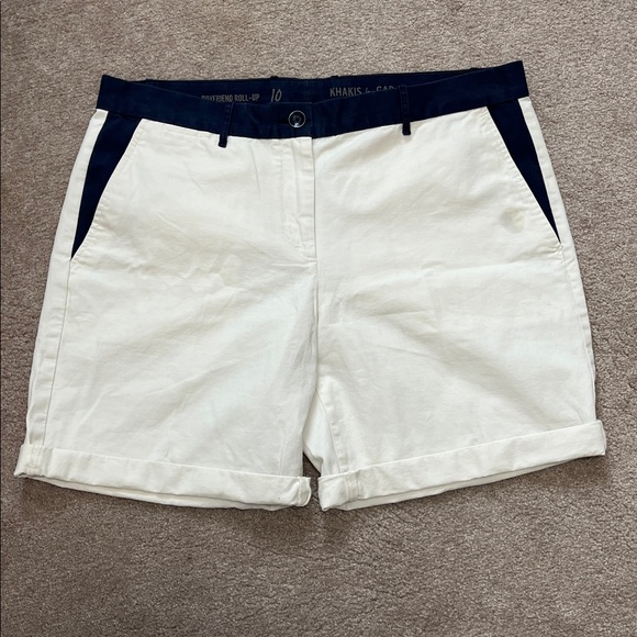 GAP Pants - Gap khaki boyfriend roll up shorts Size 10 Navy and off white